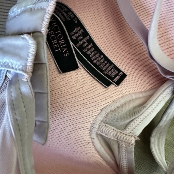 Incredible by Victoria's Secret medium support Mesh Sports Bra 32ddd set of 3 - Picture 9 of 11